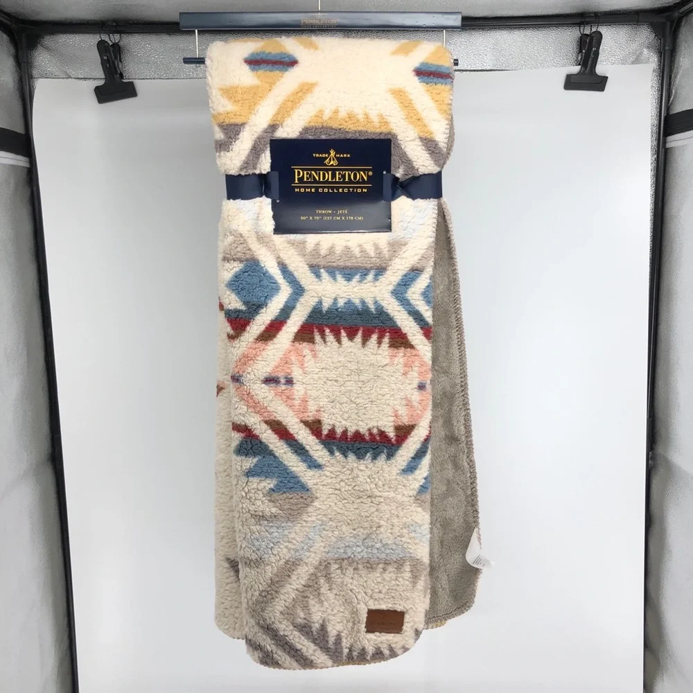 NWT Pendleton Sherpa Southwest Pattern Throw Blanket Size 50x70